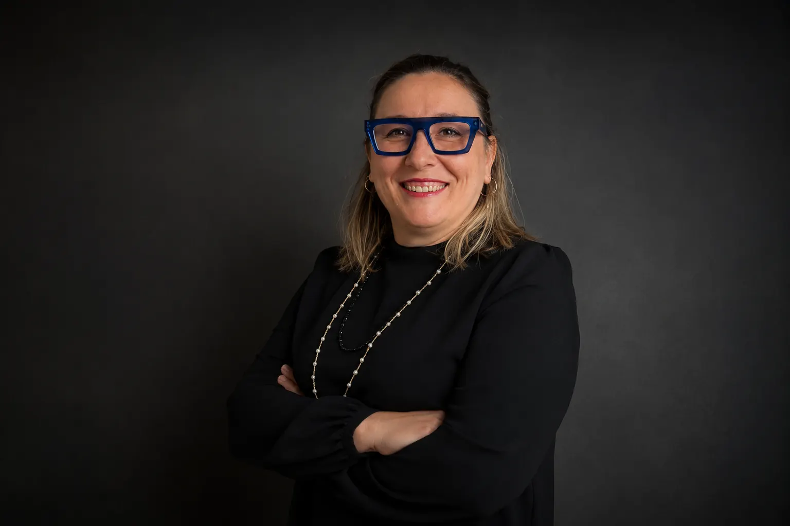 Ritratto editoriale di Claudia, responsabile della sala di Semplice